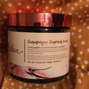 Manna Kadar - Champagne Charcoal Scrub - relax